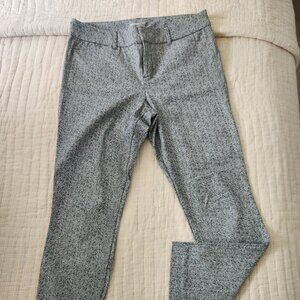 Old Navy black and white pixie ankle pants - Size 6